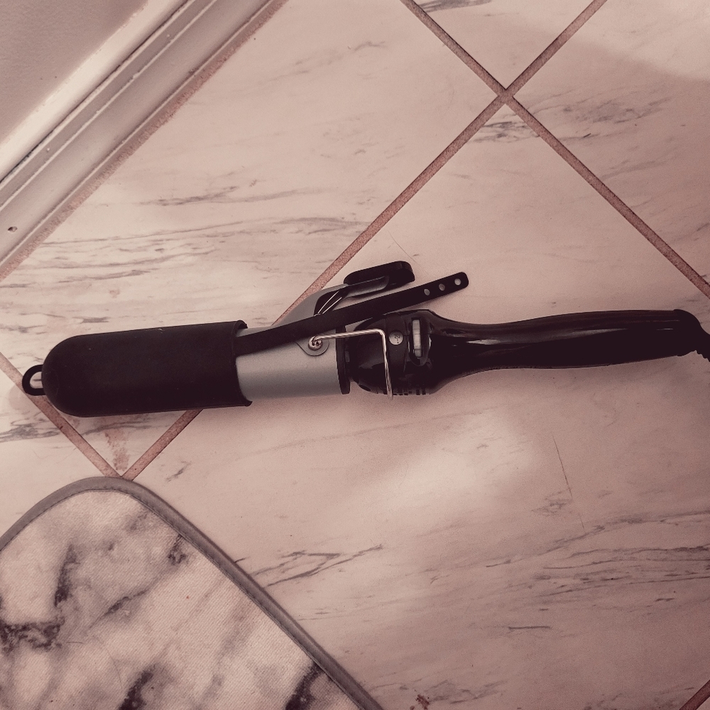 Revlon curling iron with cover